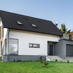 Nowoczesny dach: panele High-Tech z blachy na rąbek stojący. Fot. Blachotrapez 