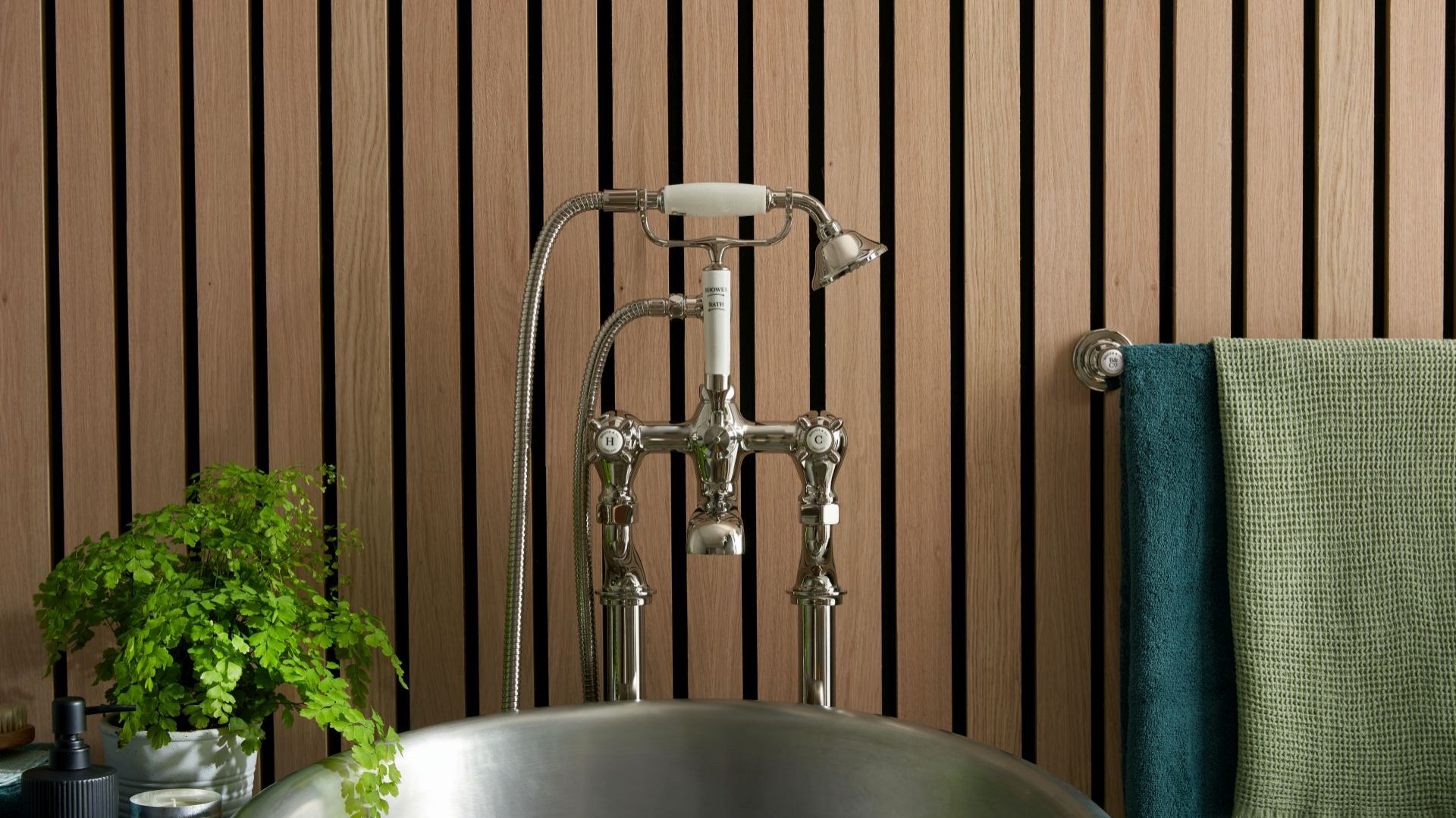 Bateria wannowa wolnostojąca z kolekcji Axbridge/Booth&Co. Produkt zgłoszony do konkursu Dobry Design 2020.