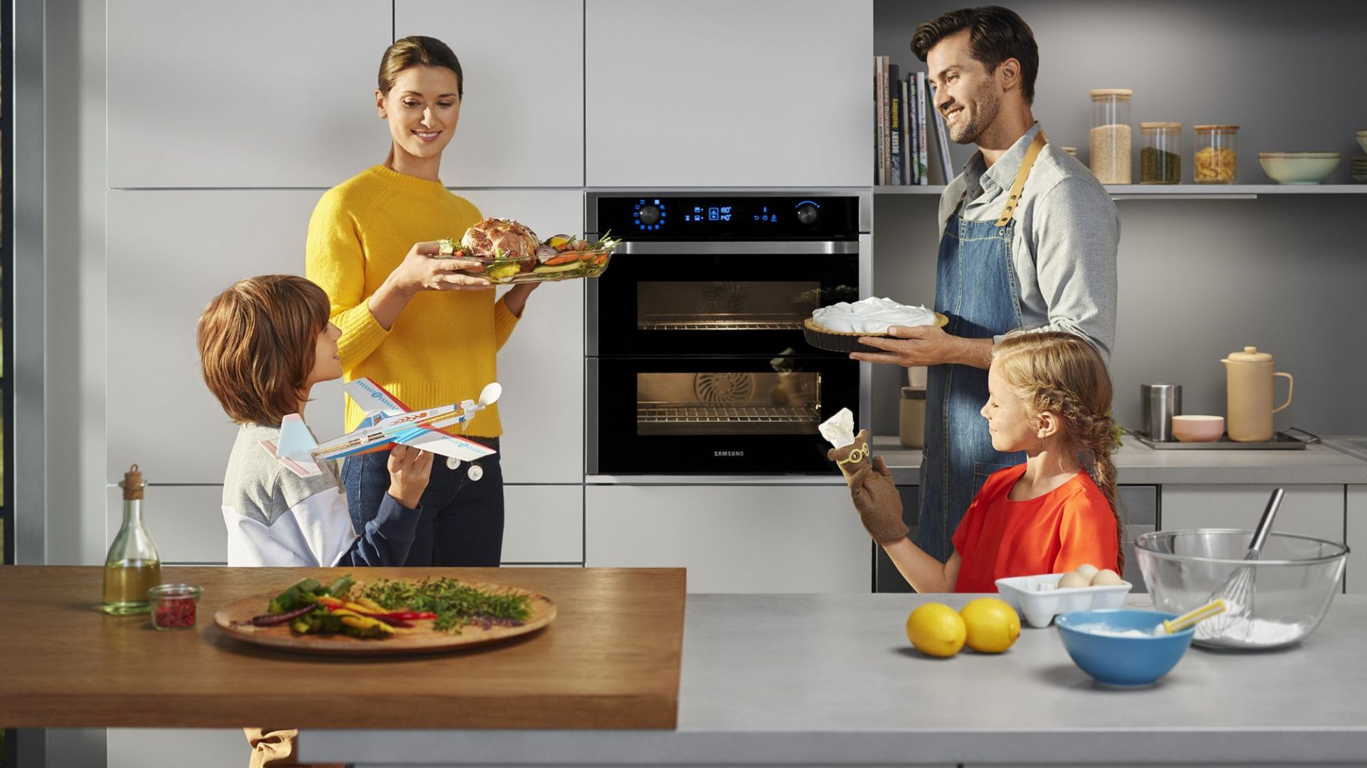 Piekarnik z możliwością pieczenia dwóch potraw jednocześnie. Fot. Samsung