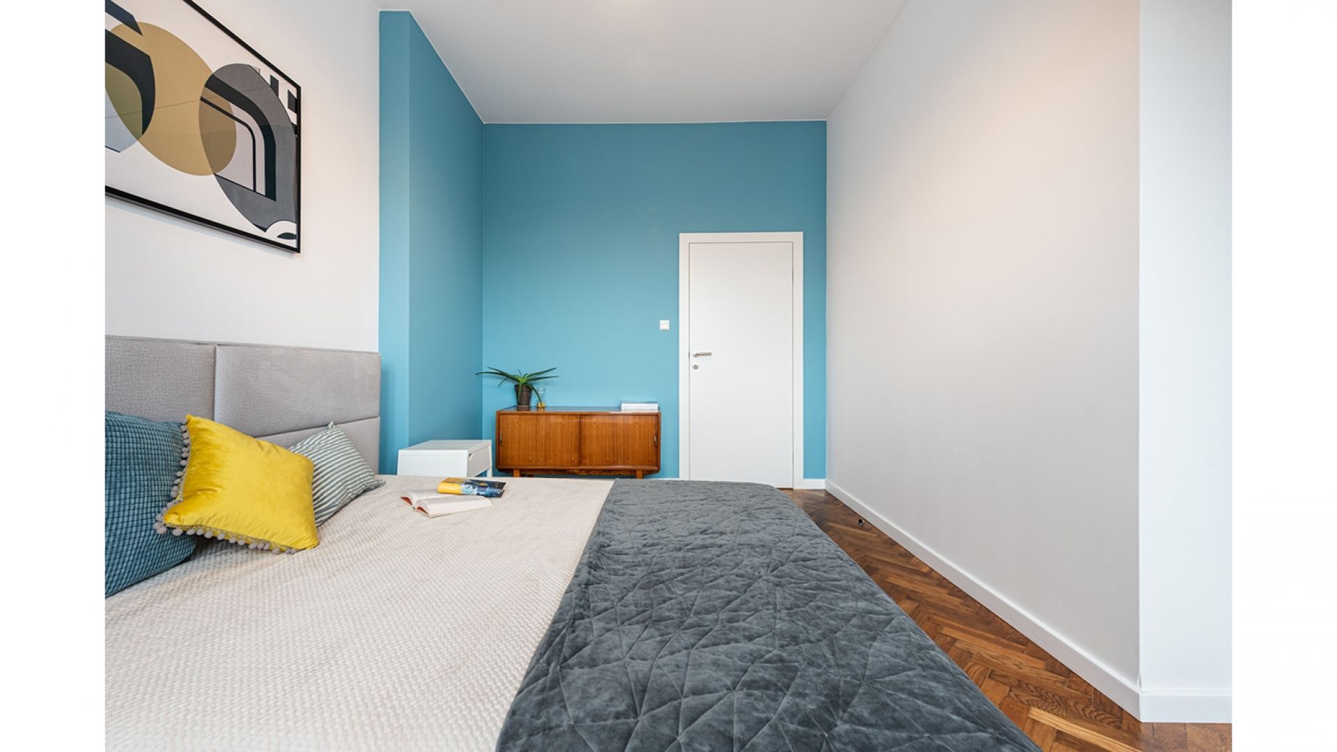 Apartament w modernistycznej kamienicy w centrum Katowic/Wellcome Home. Produkt zgłoszony do konkursu Dobry Design 2020.