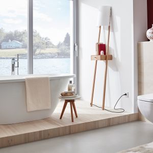 Produkty z różnych odsłon kolekcji Derby różnią się między sobą designem, ale jednocześnie są spójne pozwalając na stworzenie harmonijnej aranżacji łazienki. Fot. Vigour