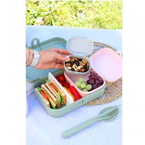 Lunchbox Pascal oraz sztućce KLIK z kolekcji Organic stworzonej z naturalnych materiałów. Fot. Koziol