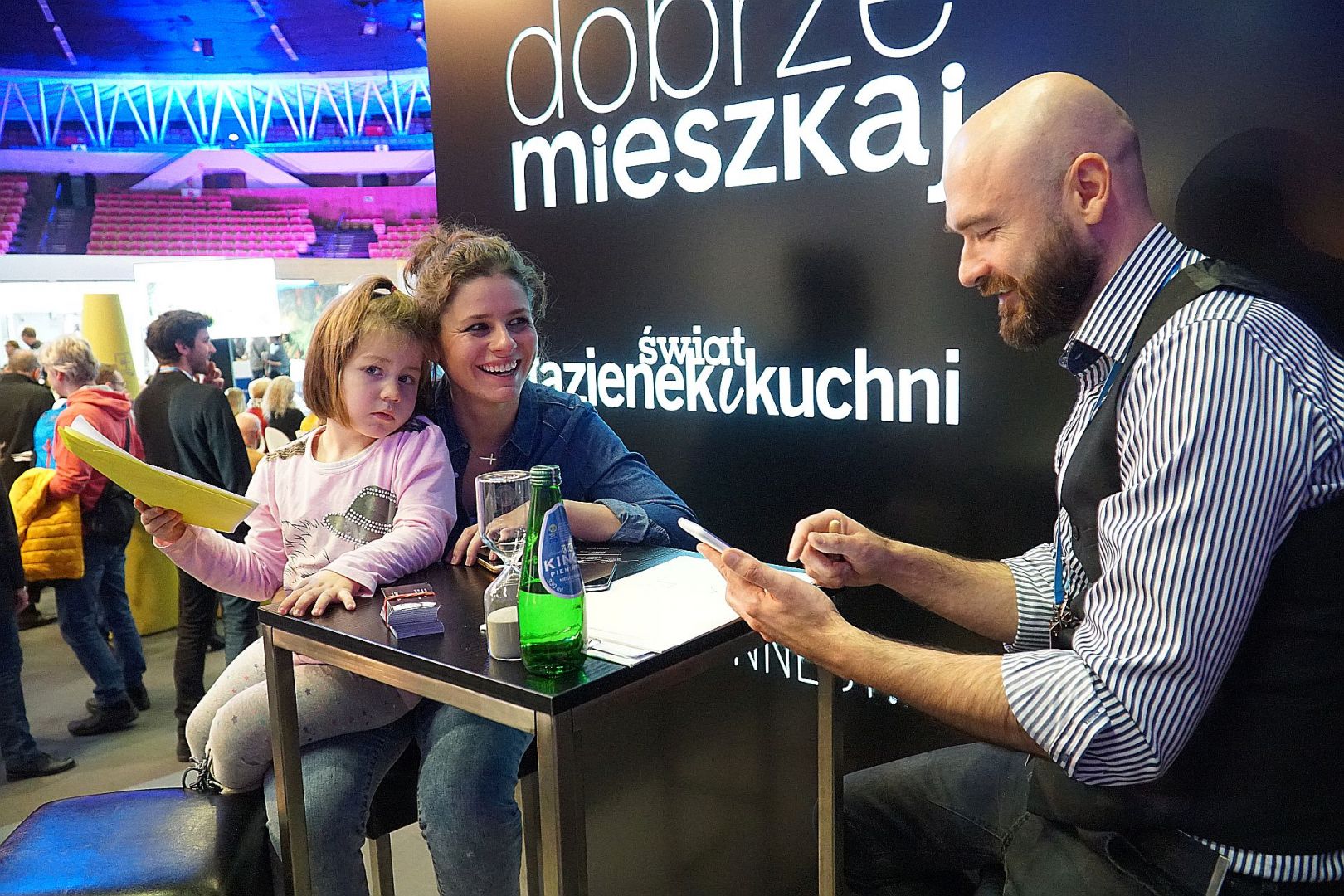Stoisko magazynu Dobrze Mieszkaj. Fot. Justyna Łotowska