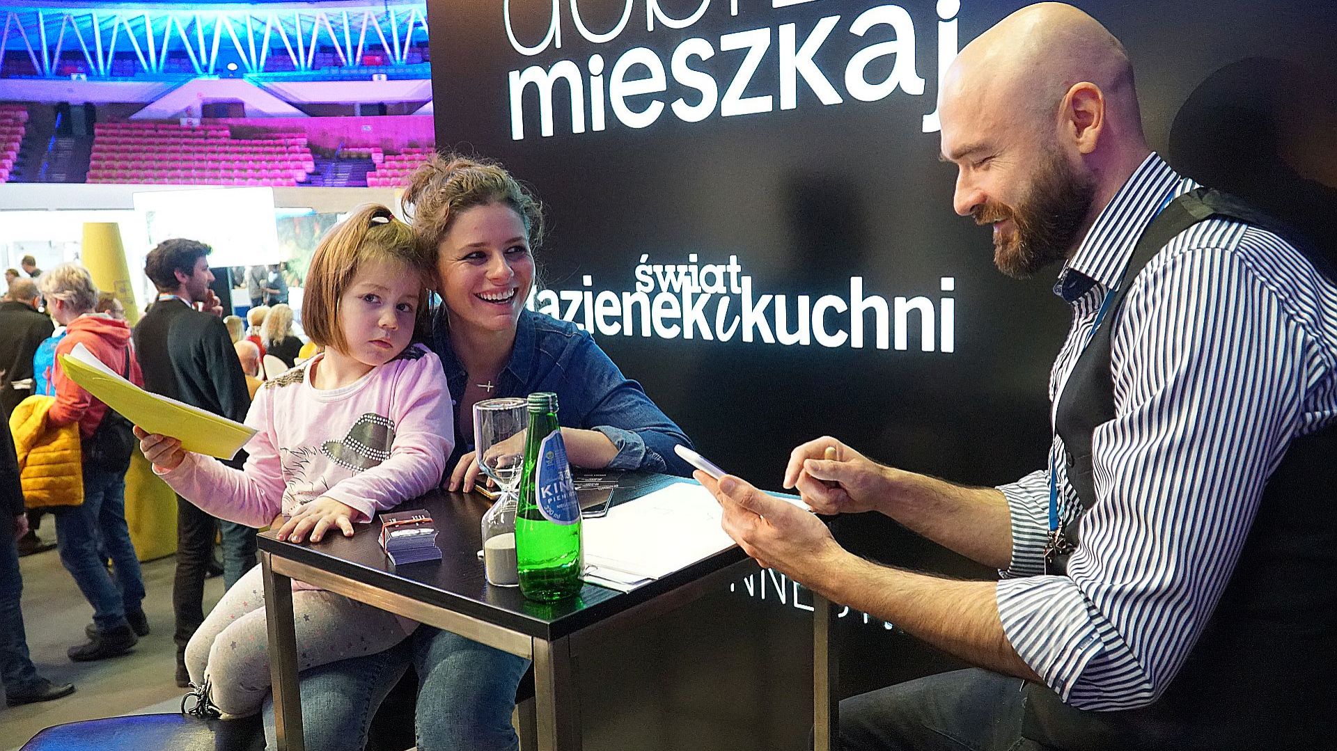 Stoisko magazynu Dobrze Mieszkaj. Fot. Justyna Łotowska