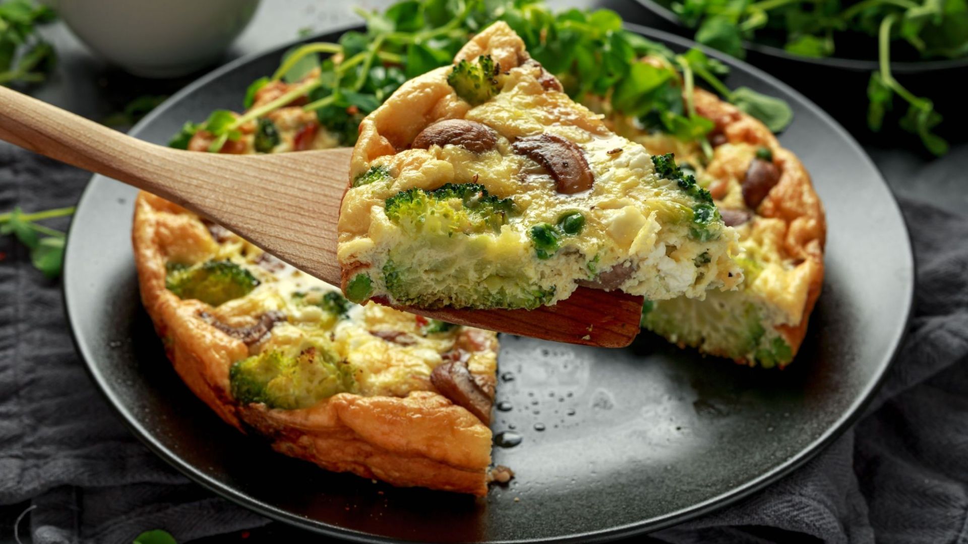 Frittata z leśnymi grzybami i boczkiem z komina. Fot. ZM Pekpol