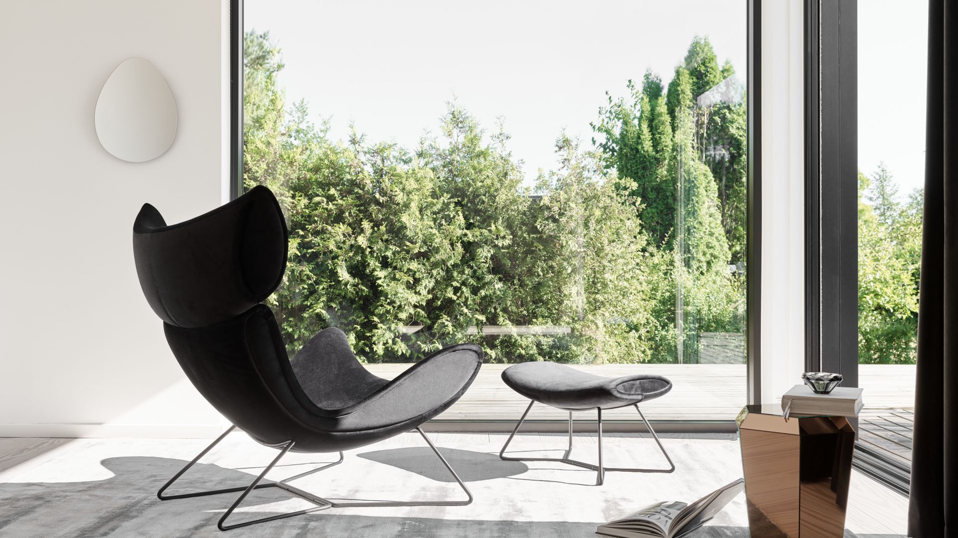 Kultowy fotel Imola (proj. Henrik Pedersen) o unikatowej, ponadczasowej formie. Fot. BoConcept