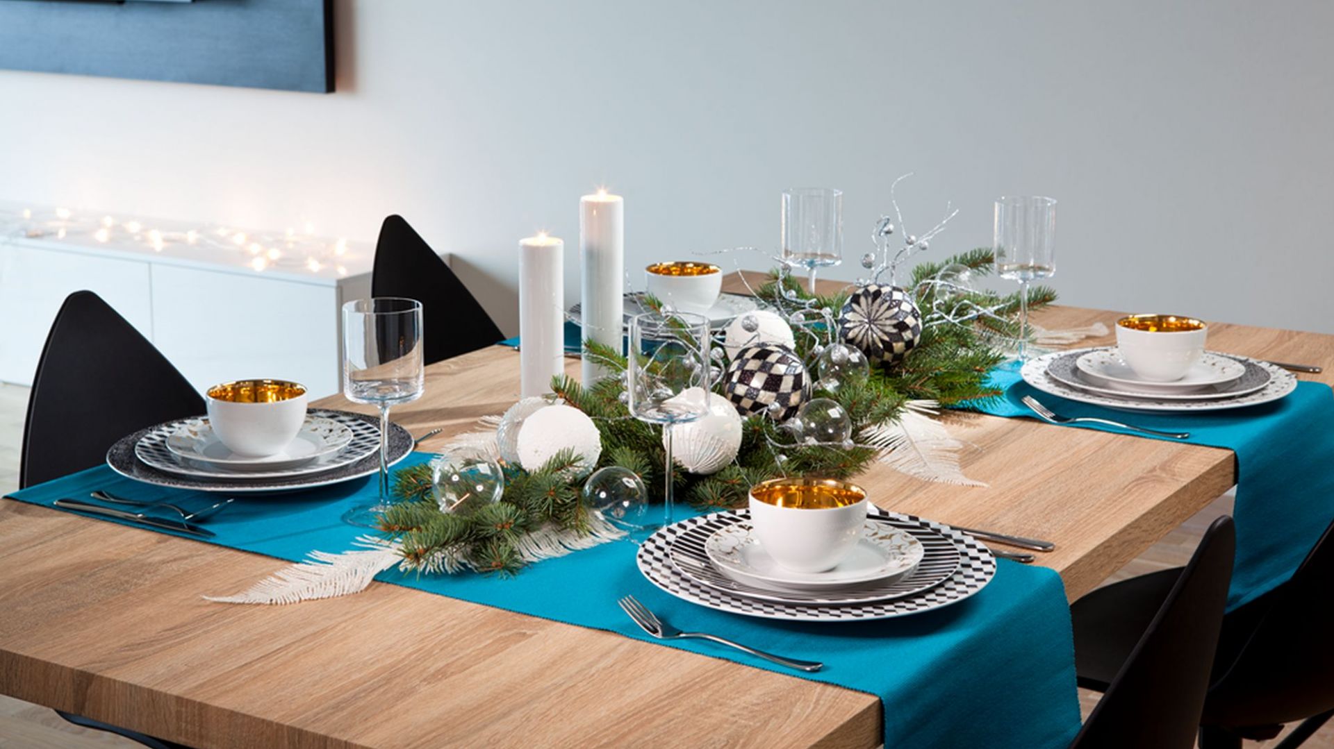 Piękna jadalnia: zastawa na świąteczny stół