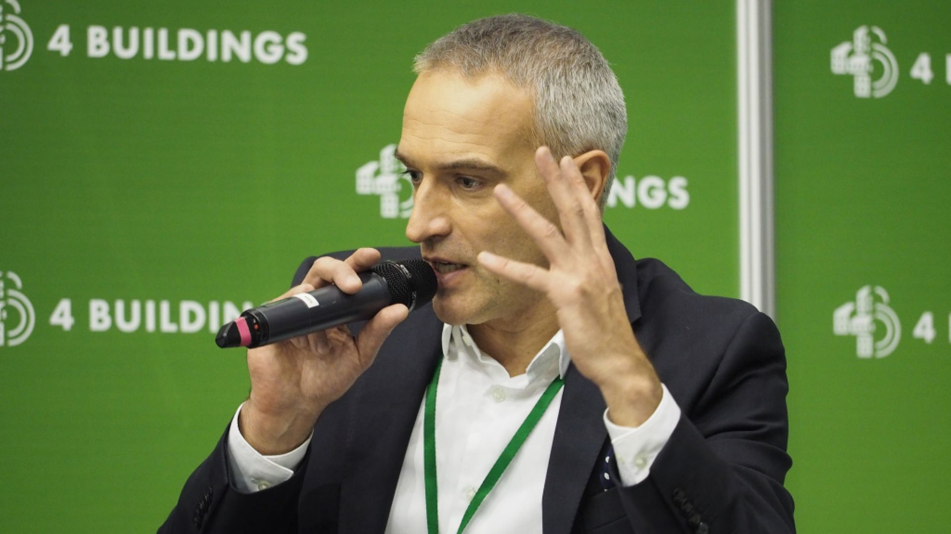 Paweł Orleański, dziennikarz telewizyjny. 4Buildings: sesja