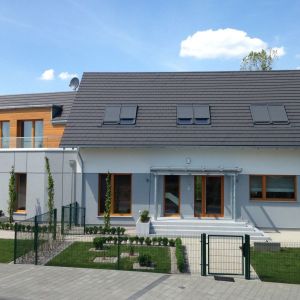 Dom uzyskał wskaźnik zapotrzebowania energii do ogrzewania na poziomie 15 kWh/(m² ·rok), co daje mu status domu pasywnego. Fot. Saint-Gobain