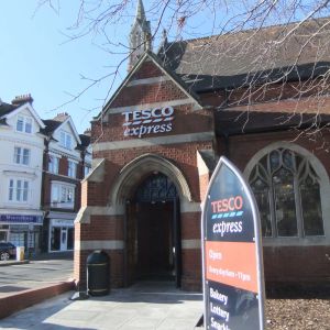 W kościele w Bournemouth otworzono hipermarket. Fot. en.wikipedia.org