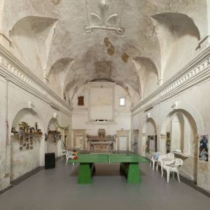 Kościół w Montescaglioso, czyli sala do gry w ping-ponga. Fot. www.pentapostagma.gr