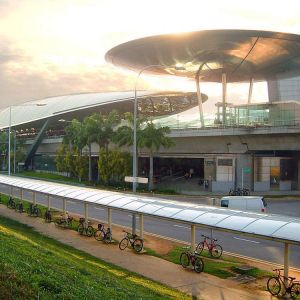 Olszewski zaprojektował m.in. reprezentacyjne Marina City i Sc Pank oraz  koordynował  budowę siedmiu nadziemnych stacji singapurskiego metra (MRT), które otwarto w 1987 roku.