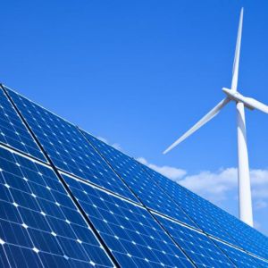 Zarówno ogniwa fotowoltaiczne, jak i elektrownie wiatrowe wytwarzają energię elektryczną, wykorzystując do tego odnawialne źródła energii. Fot. Shutterstock