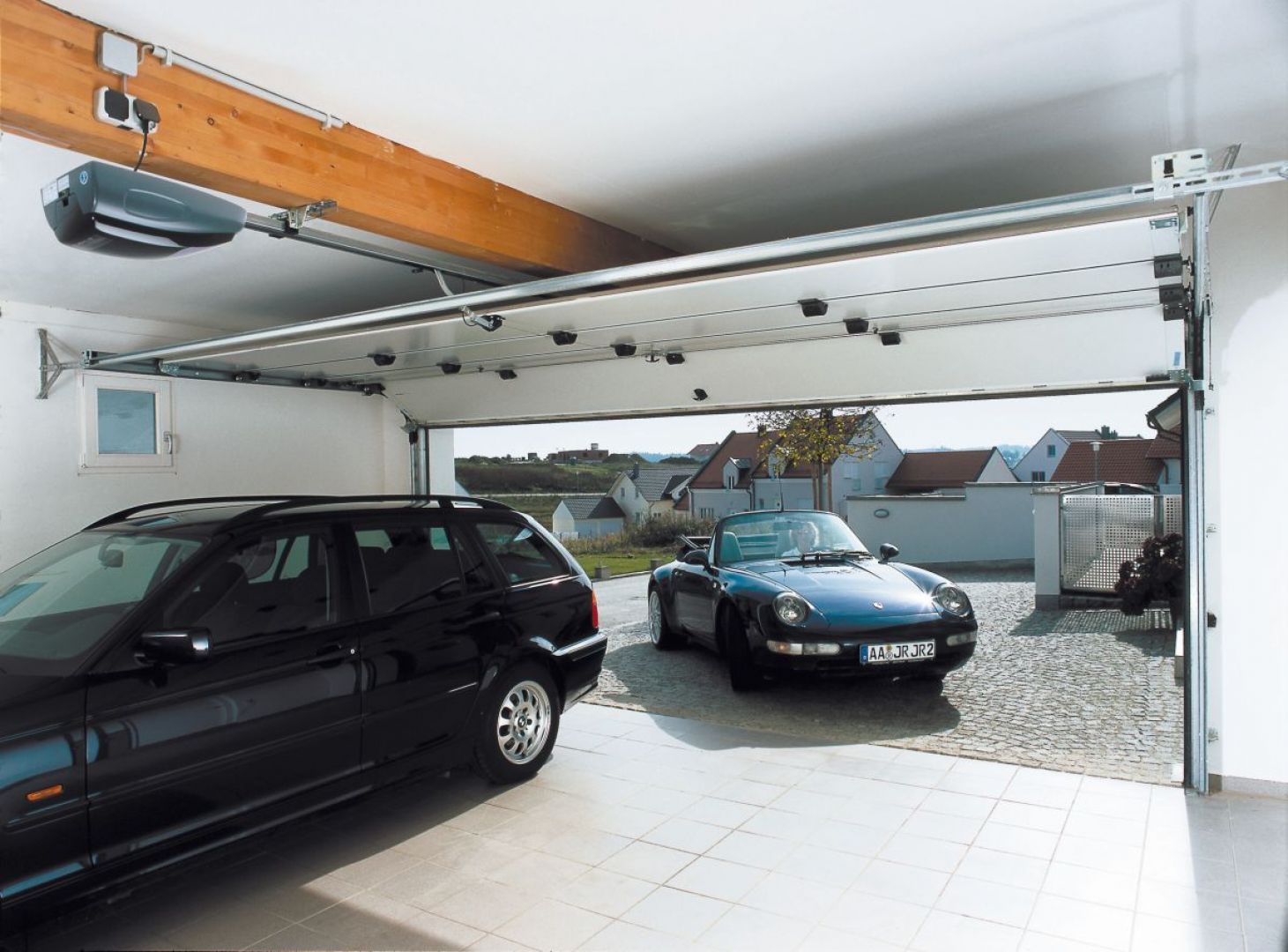 Montaż automatyki garażowej to przede wszystkim wygoda i udogodnienie podczas codziennego korzystania z garażu. Fot. Normstahl