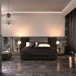Płytki w sypialni - dlaczego nie - zwłaszcza w eleganckim wzorze imitującym naturalny kamień. Fot. Domino/marka Home Luxury Tiles