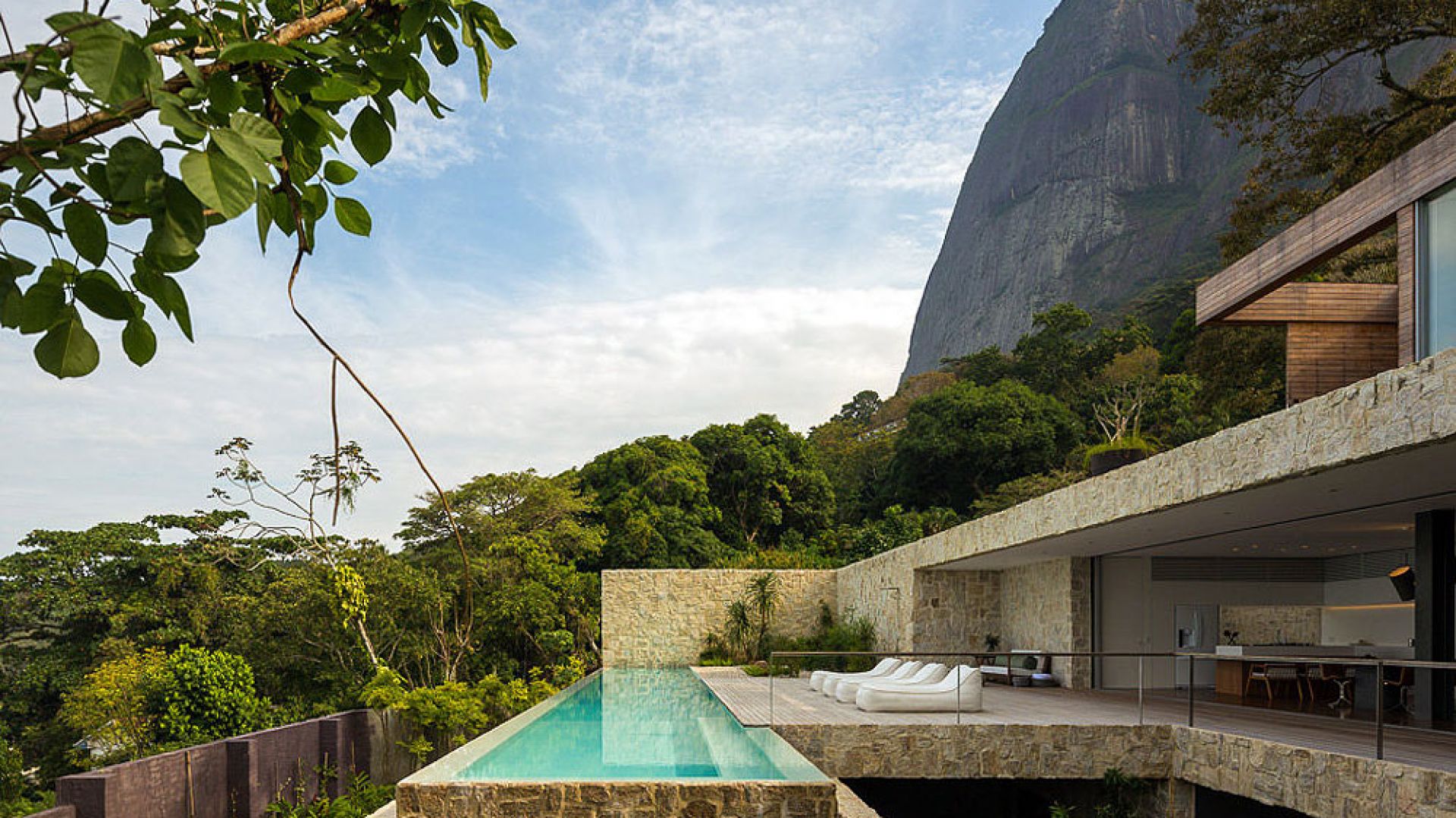 Nowoczesna rezydencja w Rio De Janeiro. Zobacz dom z marzeń