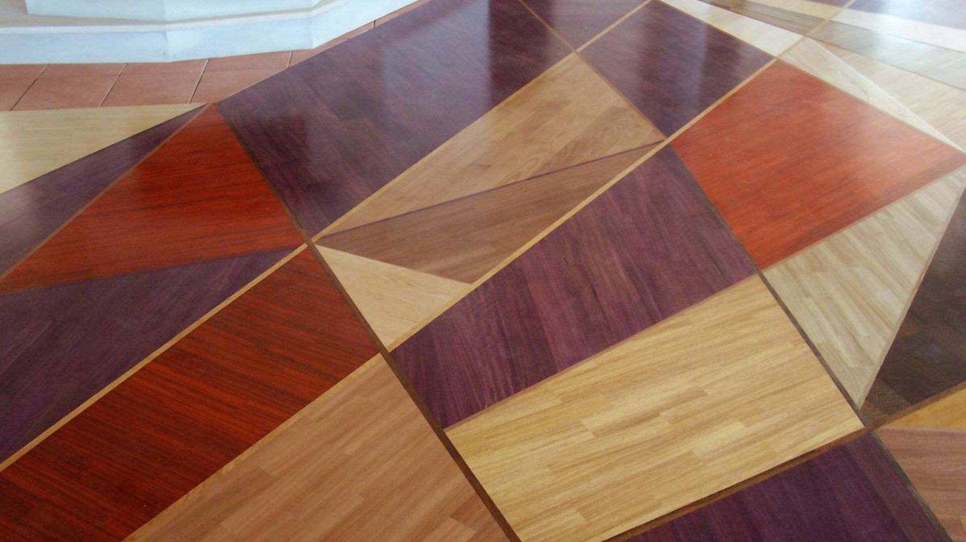 Drewniana podłoga - artystyczne wykończenie