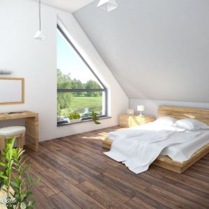 Sypialnię pod skosami zaprojektowano w minimalistycznym stylu. Proj. Tytus, Fot. Archeco Dom dla Ciebie