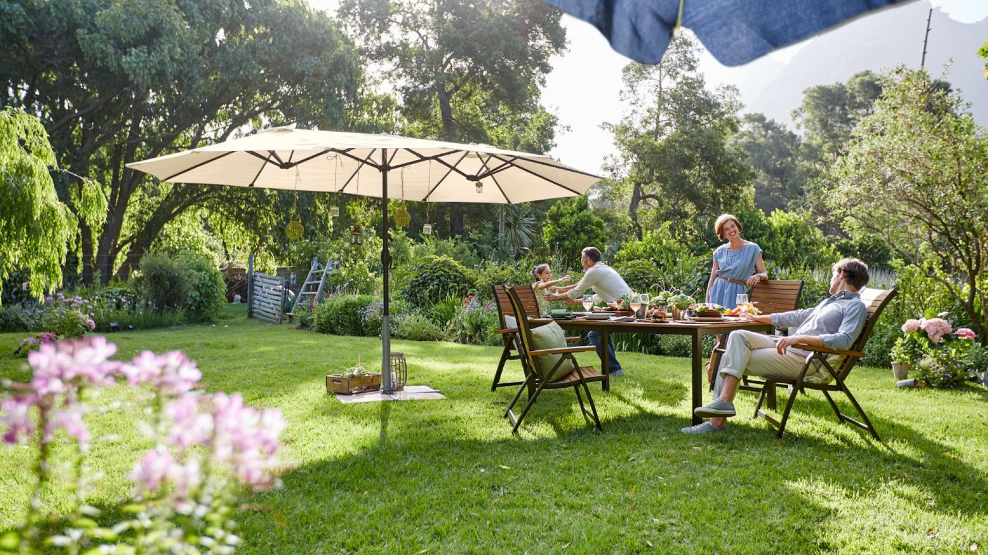 Wypoczynek w ogrodzie. Wybieramy pawilony, zadaszenia i parasole