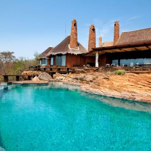 Relaks w takim domu nie może obejść się bez basenu. Fot. Leobo Private Reserve