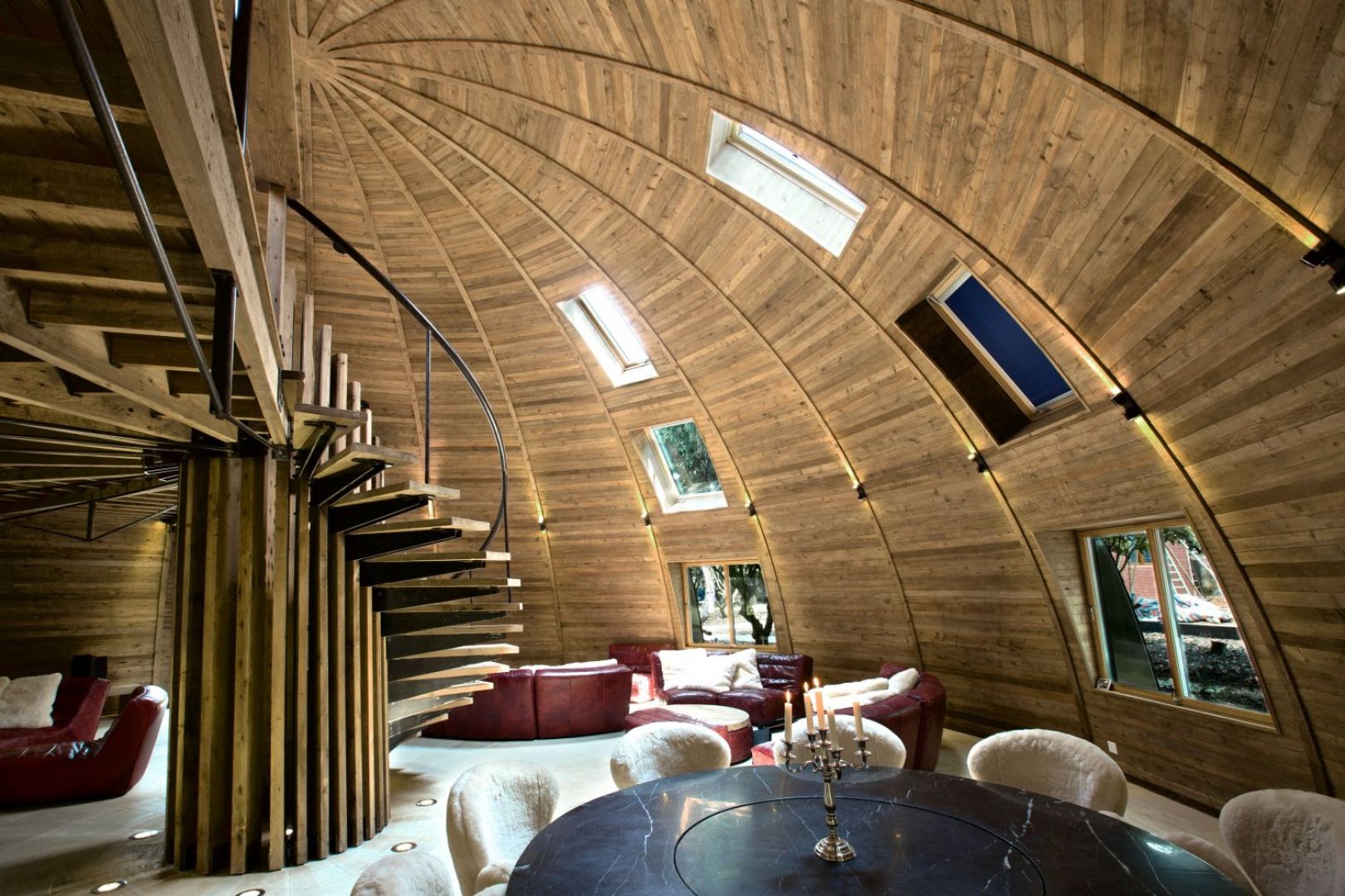 Стратодезический купольный дом интерьер