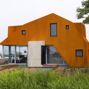 KHM26 to letniskowy dom, który wybudowano nad brzegiem jeziora Pikmeer w Holandii. Fot. Arend Loerts