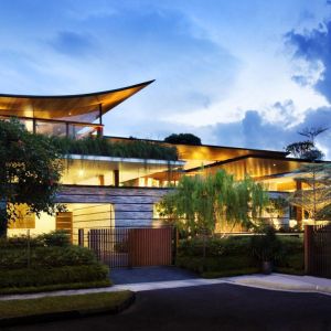 Kształt dachu przykrywający ostania kondygnację nawiązuje do tradycji architektonicznych południowo-wschodniej Azji. Fot. Patrick Bingham Hall
