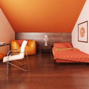 Starsze dzieci mogą urządzić swój pokój w nowoczesnym, minimalistycznym stylu. Pomarańczowe elementy dodają wnętrzu pogodnego charakteru. Fot. Z500