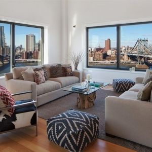 Widok z apartamentu (360°) umożliwia podziwianie Manhattanu i Brooklynu. Tu widać mosty Brooklyn i Manhattan. Fot. Corcoran Real Estste Group