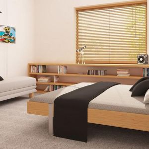 Sypialnia rodziców została urządzona w minimalistycznym, naturalnym stylu. Projekt: Z10. Fot. Z500