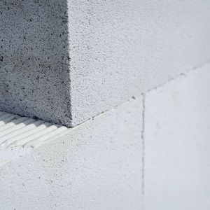 Beton komórkowy pozwala na wzniesienie ciepłych ścian o niskim współczynniki przenikania ciepła. Fot. H+H