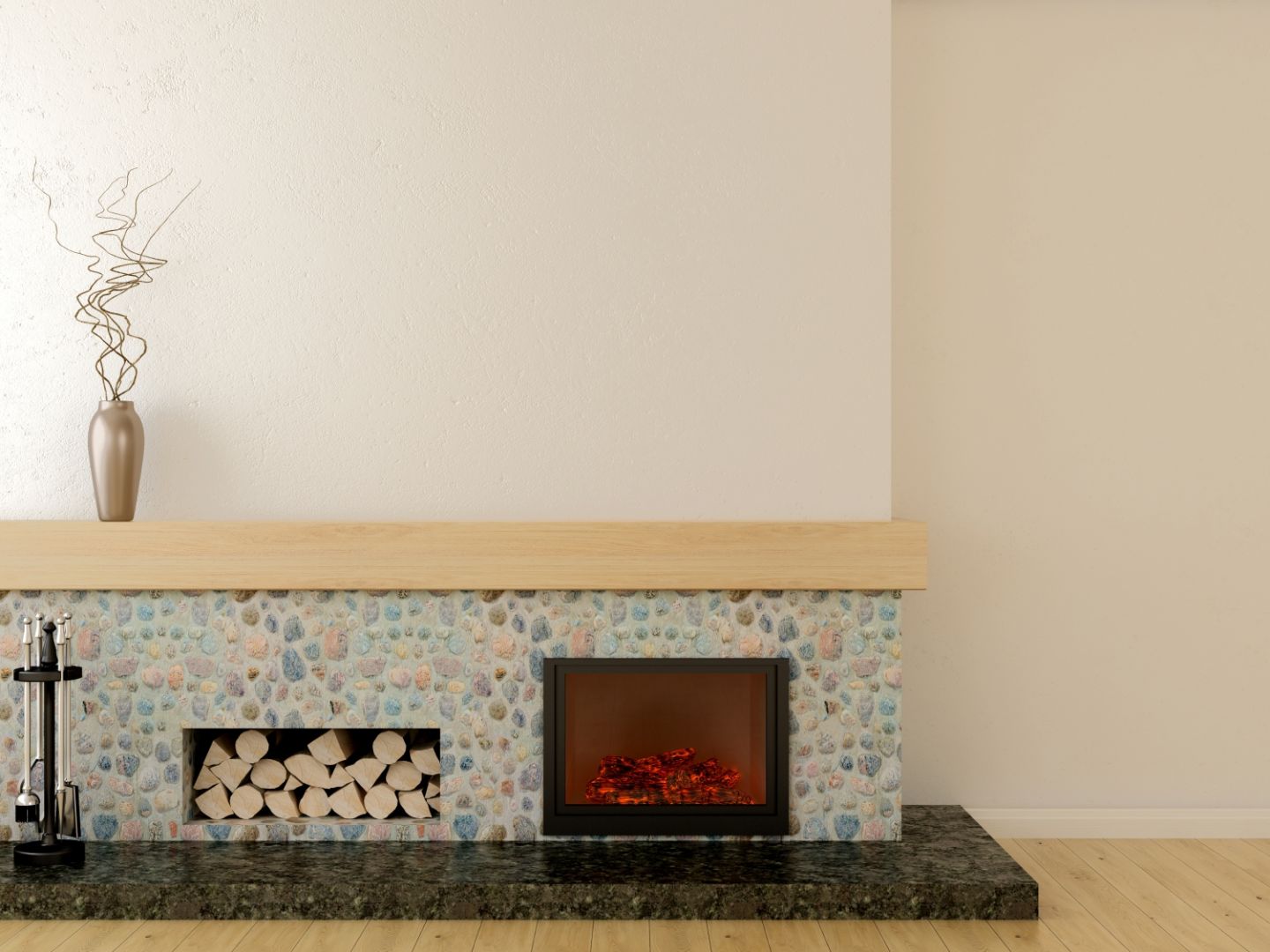 Przykład skromnie zaaranżowanego kominka z ciekawą, kamienną elewacją. Fot. Shutterstock