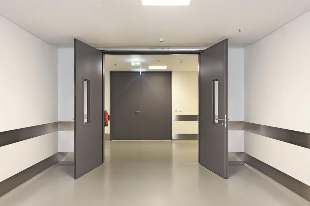 Stalowe drzwi wielofunkcyjne firmy Hörmann spełniają różnorodne wymagania w zakresie funkcji specjalnych, przy jednoczesnym zapewnieniu wysokich standardów estetycznych. Udoskonalając wciąż konstrukcję swoich drzwi, niemiecki producent poszerza 