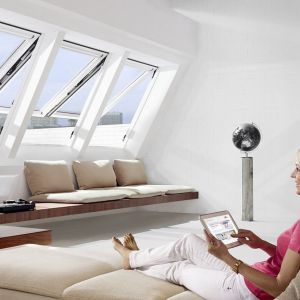 W pełni automatyczne okna uchylno-wysokoosiowe zapewniają komfort użytkowania. Fot. Roto