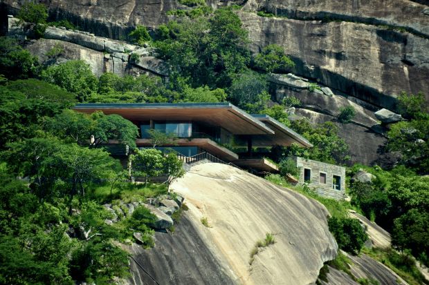 Afrykański dom na skale z zaskakującym wnętrzem