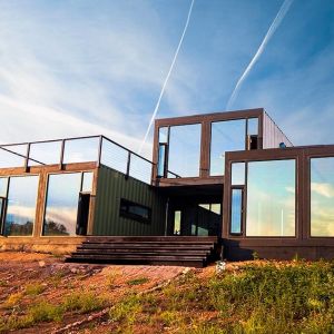 Canon City Container Cabin, zaprojektowany przez architekta Brada Tomeceka, w mieście Canon City, Colorado, powstał z 7 kontenerów. Fot. Tomecek Studio Architecture 