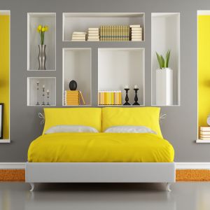 Kolor ścian ma znaczący wpływ na jakość snu. Decydując się na odcień żółty, warto wybrać delikatny i jasny, leżący w ciepłej tonacji. Takie rozwiązanie sprawi, że w sypialni zapanuje relaksująca i przytulna atmosfera. Fot. Janpol