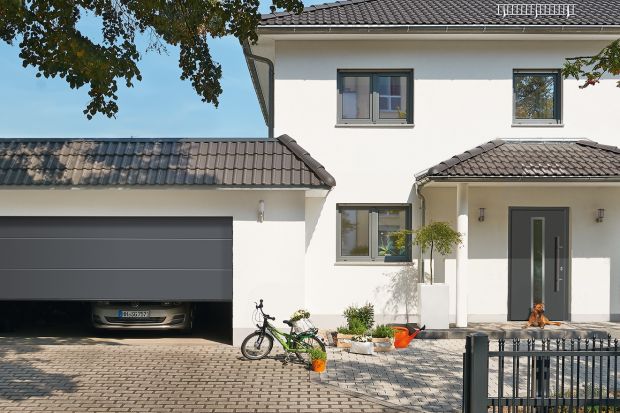 Chcesz zmodernizować dom, podkreślić jego styl i zabezpieczyć przed ucieczką ciepła, a mieszkańcom zapewnić komfort i bezpieczeństwo? Dobrą okazją może być promocyjna oferta bram i drzwi firmy Hörmann.