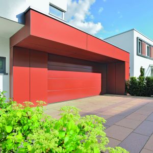 Odpowiednio zaprojektowana brama garażowa może być prawdziwą ozdobą domu. Fot. Hörmann