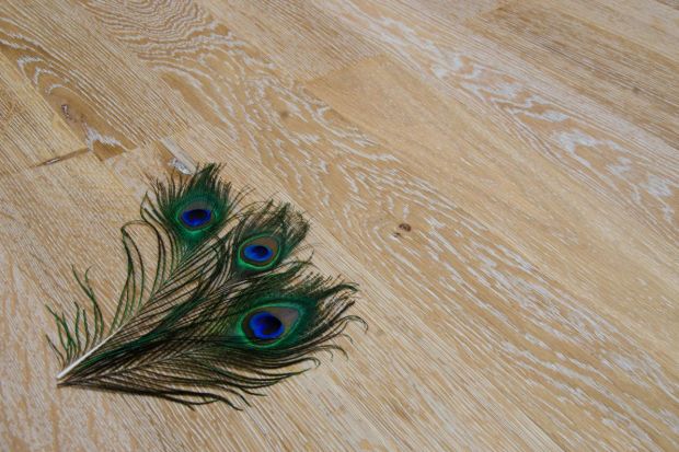 Naturalna elegancja – podłoga drewniana w stylu rustykalnym 