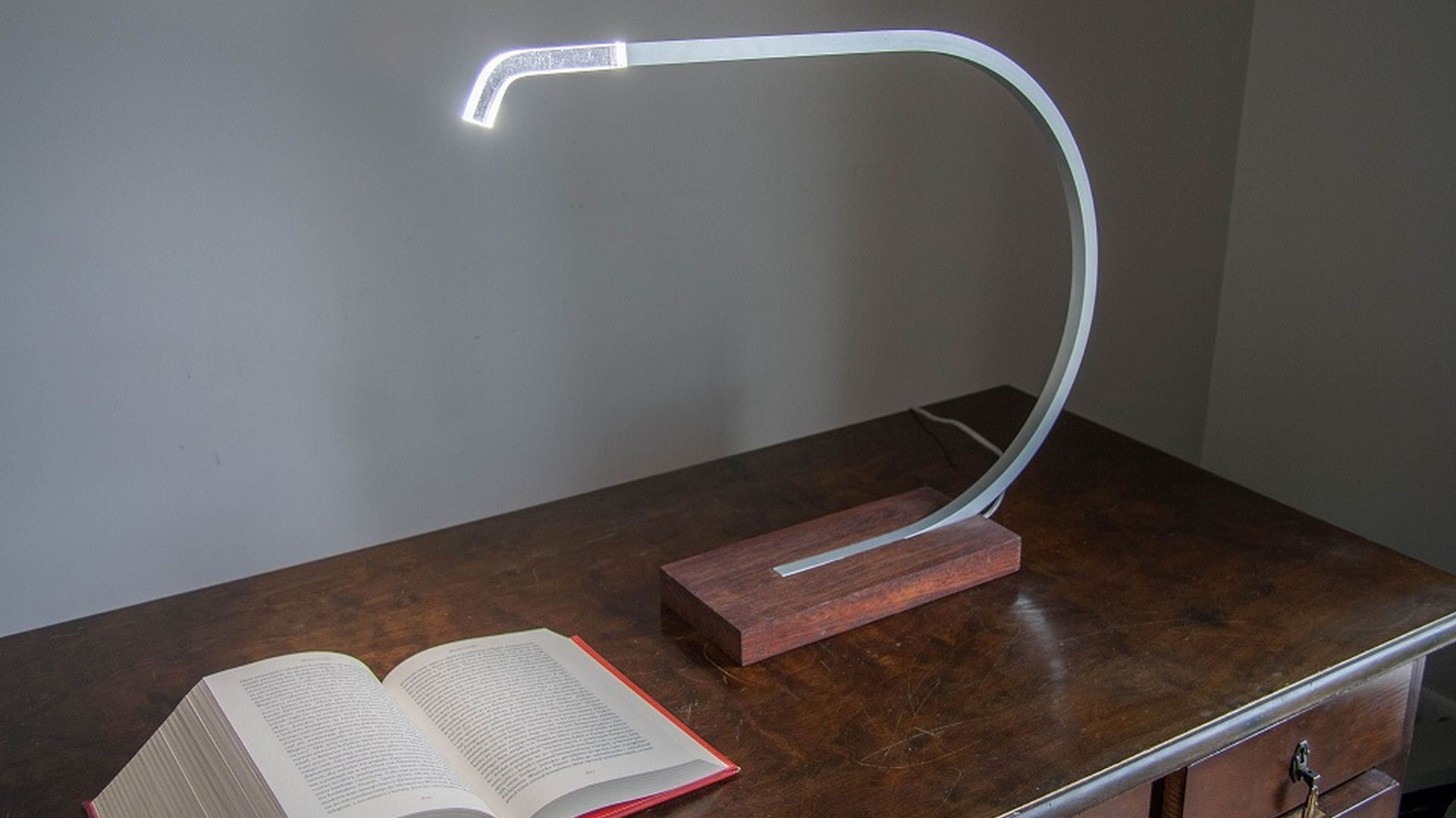 Niepowtarzalna lampka biurkowa według Jeremiego Nagrabeckiego 