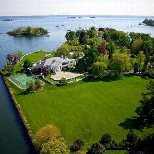 Dawna, luksusowa rezydencja Donalda Trumpa z Connecticut z 6 akrami nabrzeża i prywatną przystanią była wystawiona na sprzedaż za 45 mln dollarów. Fot. Archiwum Redakcyjne