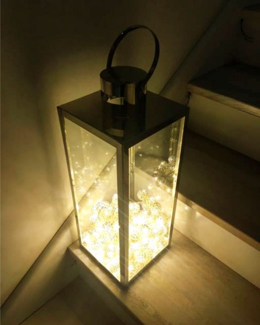 Warto wykorzystać także dekoracyjne lampki LED zasilane na baterie, które można zaaranżować w kreatywny i dodatkowo designerski sposób. Świetnie sprawdzą się tu kulki oraz bombki dekoracyjne LED. Fot. Activejet