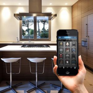 Systemy smart home to zespoły komunikujących się ze sobą urządzeń, które podłączone do wspólnej sieci zarządzają funkcjami domu i mieszkania. Fot. Fibaro