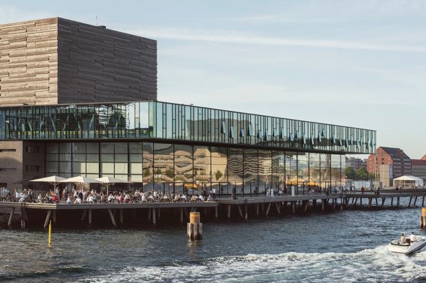 Keramzyt Leca® odegrał ważną rolę podczas budowy Duńskiego Teatru Królewskiego na nadbrzeżu portowym w Kopenhadze. Jednym z głównych problemów tej inwestycji było zabezpieczenie pomieszczeń znajdujących się poniżej poziomu wody.