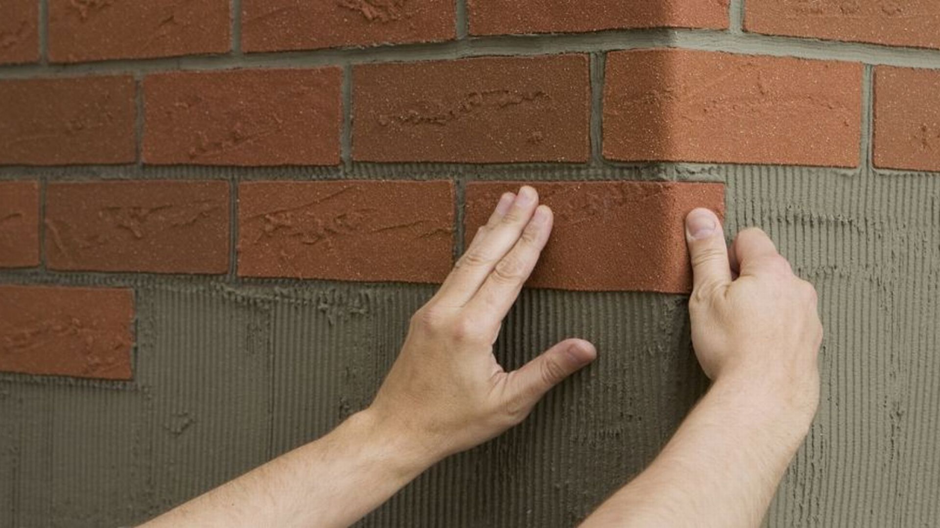 Z klinkierem mineralnym Elastolith możemy z łatwością wykończyć narożniki – płytki są elastyczne co daje możliwość wygięcia ich pod odpowiednim kątem. Fot. Elastolith