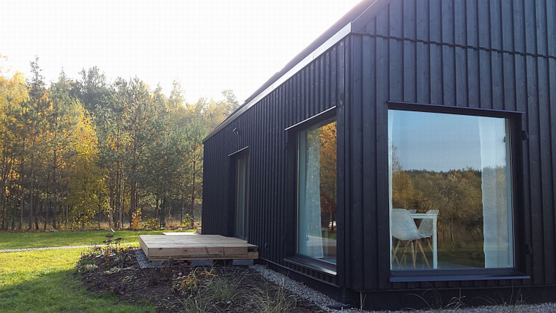 System Galeco Bezokapowy został stworzony z myślą o najnowszych trendach architektonicznych. Znajduje on zastosowanie w projektach domów, w których okap kończy się na równi ze ścianą zewnętrzną budynku. Fot. Galeco