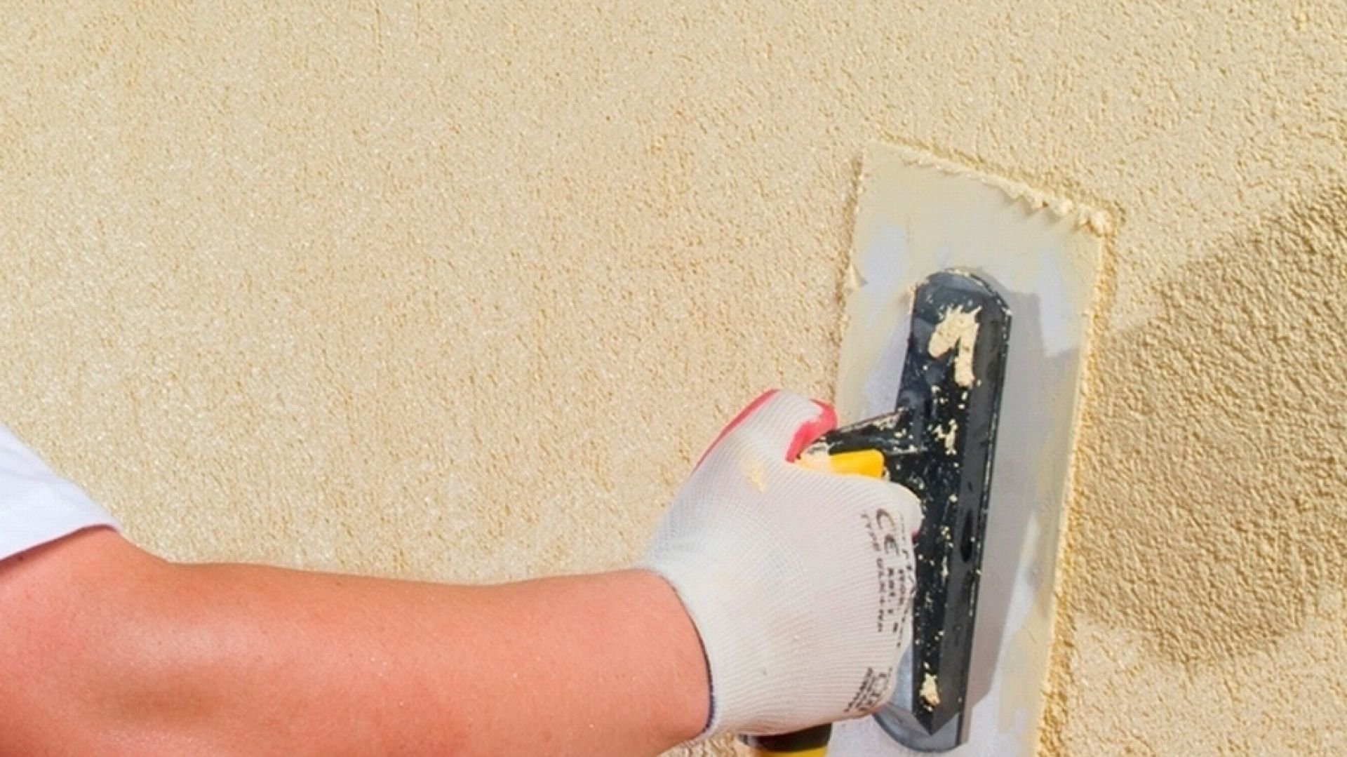 Kluczem do udanej inwestycji jest wybór tego, który będzie najodpowiedniejszy ze względu na sposób ocieplenia ściany dwuwarstwowej, lokalizację budynku, czy wybór materiału termoizolacyjnego. Fot. Baumit