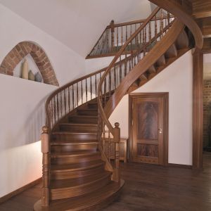 Drewniane schody klasyczne. Fot. Marchewka Schody - Podłogi - Wnętrza.
