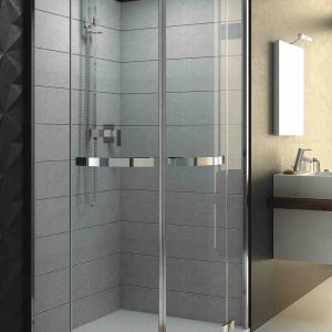 Ze względu na swoją wysokość, kabina prysznicowa daje stosunkowo niewielkie pole manewru podczas prób jej optymalnego umiejscowienia w łazience na poddaszu. Fot. Aquaform